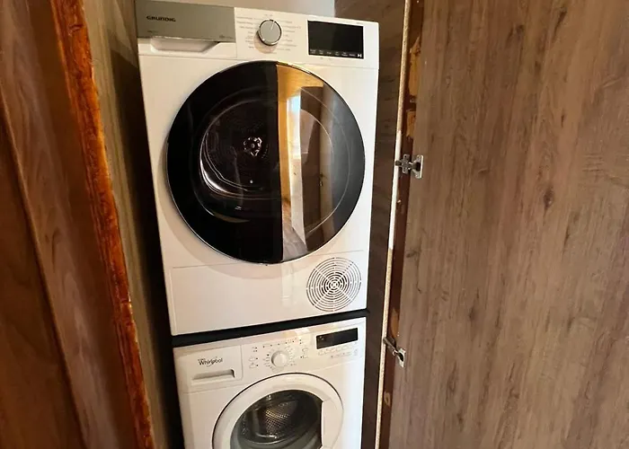 Bright & Cozy- 2br With Private Parking