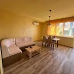 Bright & Cozy- 2br With Private Parking Apartment Varna