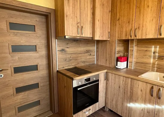 Bright & Cozy- 2br With Private Parking 瓦爾納