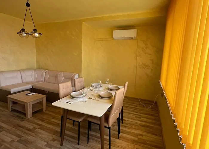 公寓 Bright & Cozy- 2br With Private Parking 瓦爾納